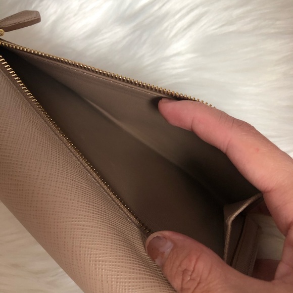 AUTHENTIC PRADA WALLET - Picture 5 of 13